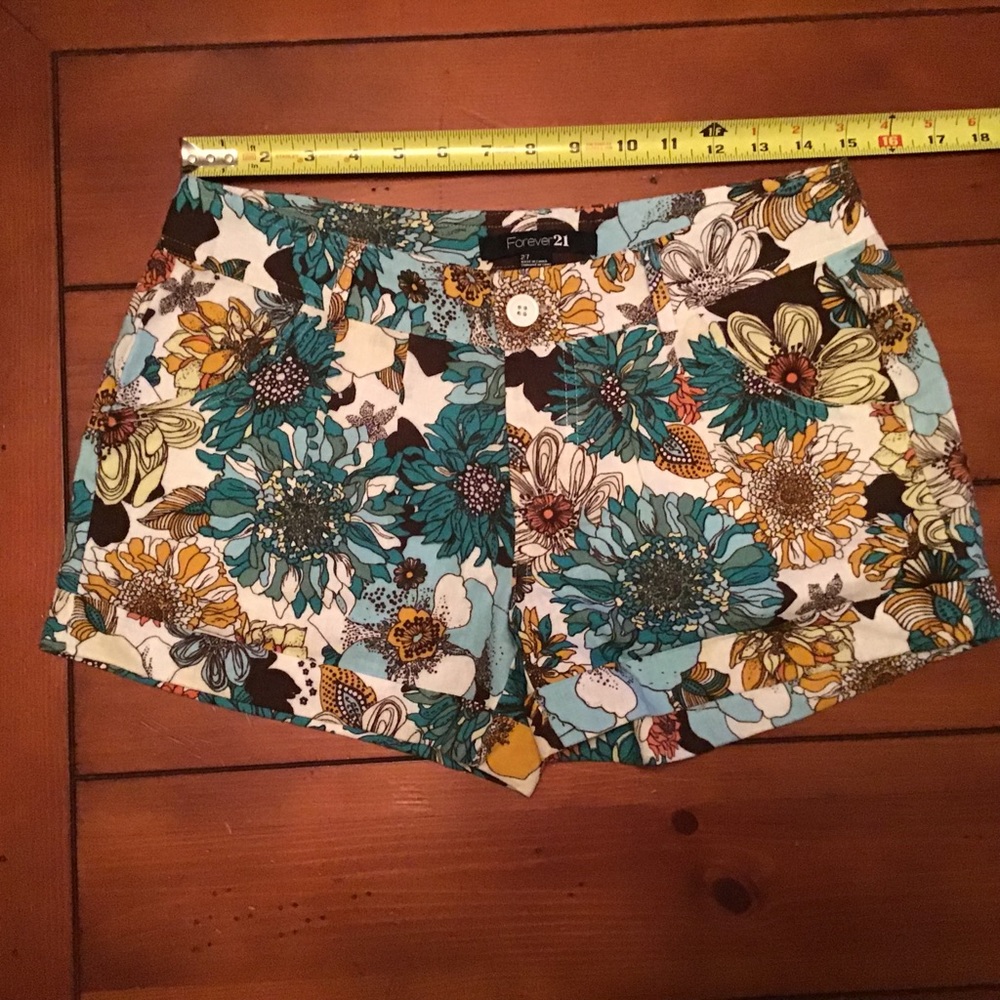 Forever 21 shorts Floral Size 27